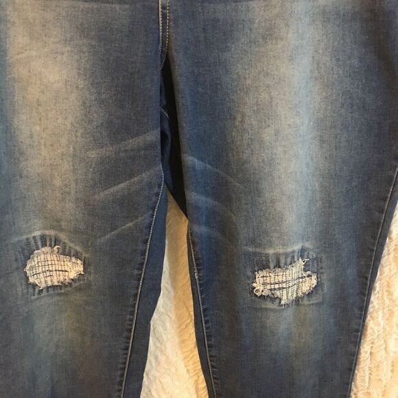 Avenue "Skinny" Blue Distressed Size Jeans Size 24A - Picture 5 of 15